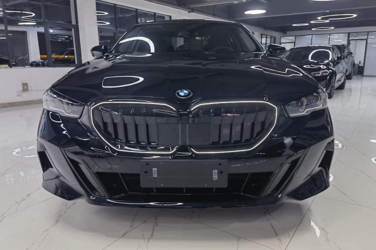 Used BMW 5 Series 2026 Facelift Model 530Li Luxury Edition M Sport Package Exterior 4