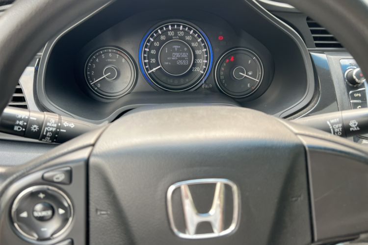 Used Honda Crider 2015 1.8L automatic luxury edition Odometer Close Up