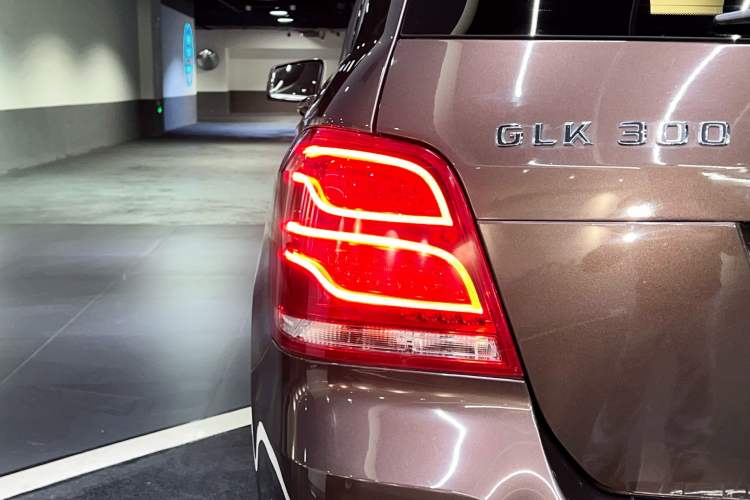 Used Mercedes-Benz GLK-Class 2013 Facelift GLK 300 4MATIC Fashion Edition Exterior 8