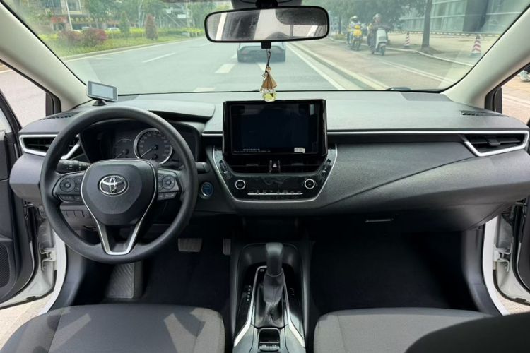 Used Toyota Corolla 2021 Dual-Engine 1.8L E-CVT Pioneer Edition Interior 4