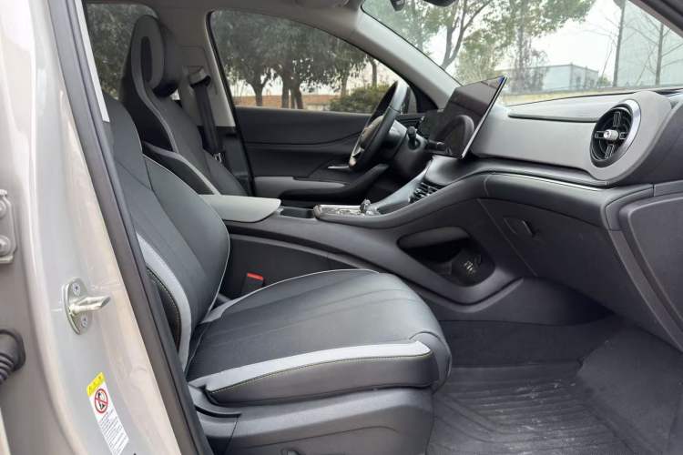 Used BYD Sealion 05 DM-i 2025 DM-i Smart Drive 115KM Flagship Model Interior 6