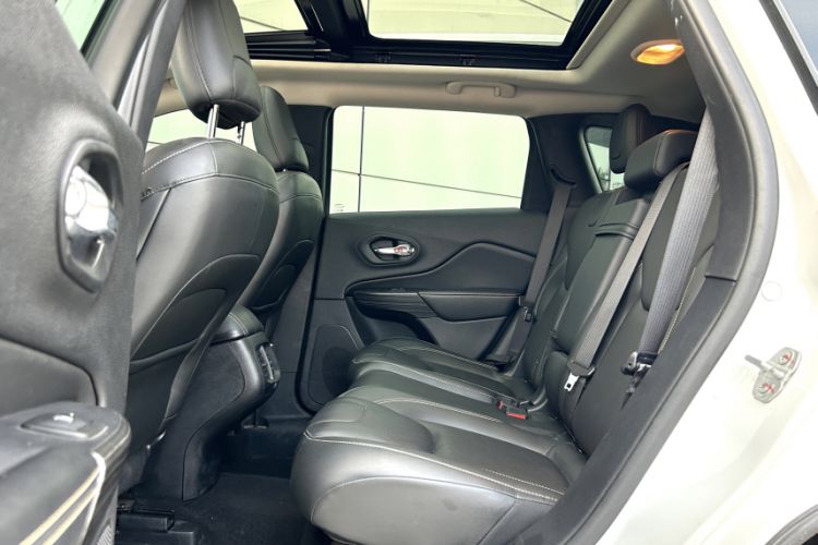 Used Jeep Cherokee 2017 2.0L Superior Edition