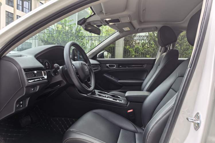 Used Honda Civic 2022 240TURBO CVT Dynamic Edition Interior 3