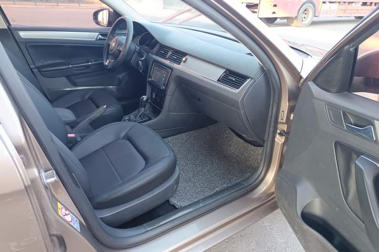 Used Volkswagen Bora 2014 1.6L Automatic Fashion Model
