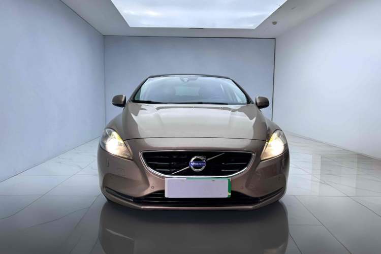 Used Volvo V40 2013 2.0T Zhiya Edition
