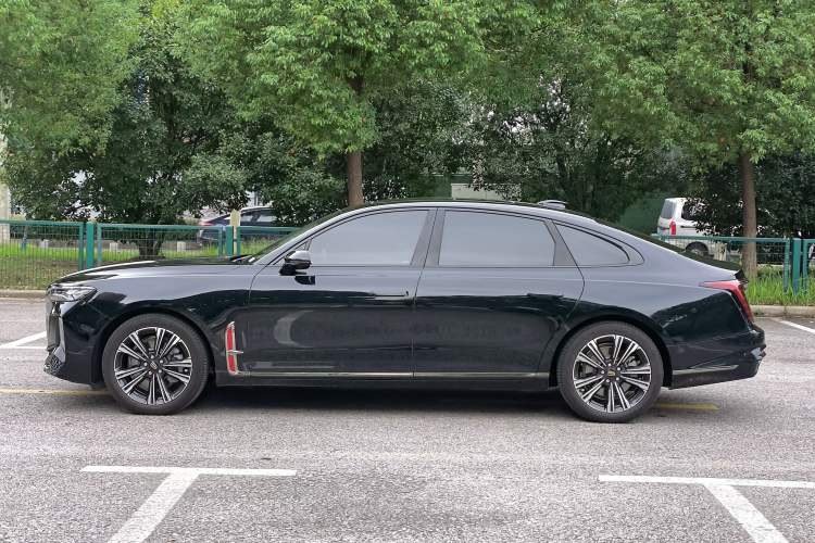 Used Hongqi H9 2024 2.0T Qixiang Private Style Edition
