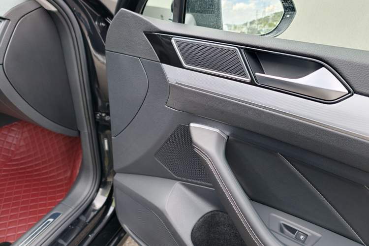 Used Volkswagen Magotan 2023 2 Million Units Limited-Edition 280TSI DSG Comfort Version Interior 12