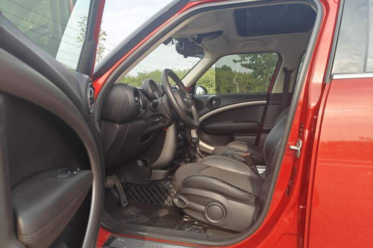 Used MINI Countryman 2014 1.6T COOPER ALL4 Fun Interior 1