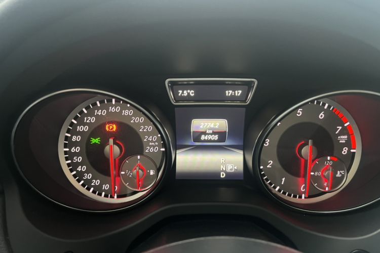 Used Mercedes-Benz GLA 2015 GLA 220 4MATIC Luxury Model Odometer Close Up