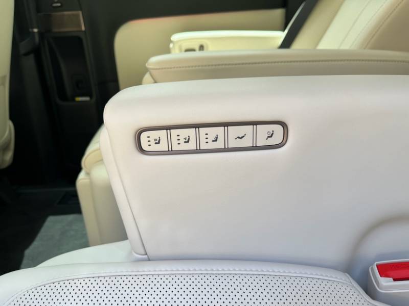 Used Li Auto MEGA 2025 Home Family Special Edition — 43