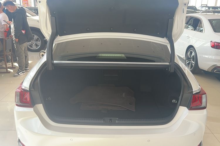 Used Lexus ES 2020 200 Excellence Edition Interior 5