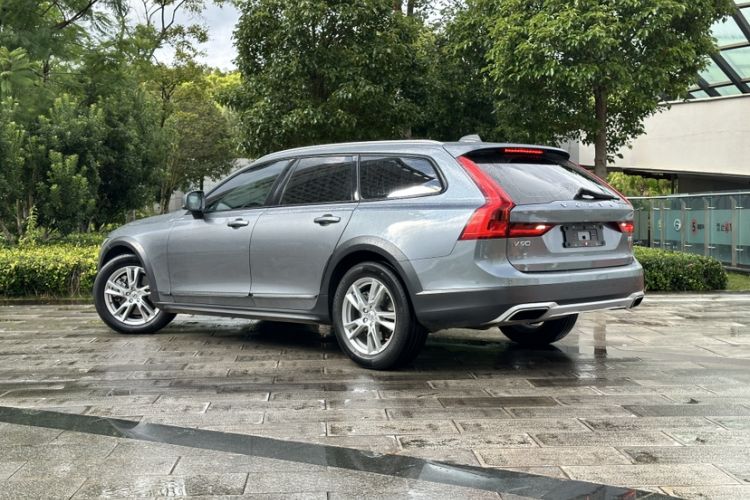 Used Volvo V90 2017 Cross Country T5 AWD Smart Range Edition

