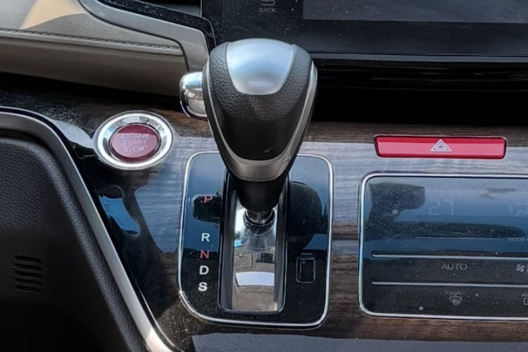 Used Honda Odyssey 2015 Revised 2.4L Luxury Edition