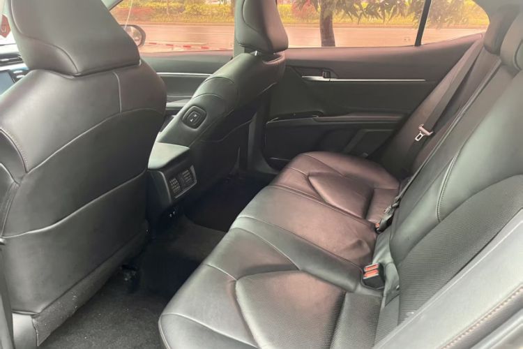 Used Toyota Camry 2018 2.0G Luxury Edition Interior 3