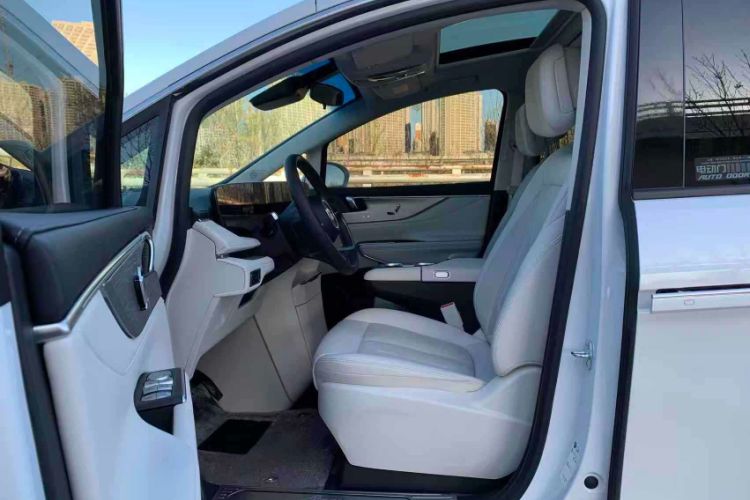 Used Buick GL8 New Energy 2024 Lu Zun Smart Edition 7-Seater
