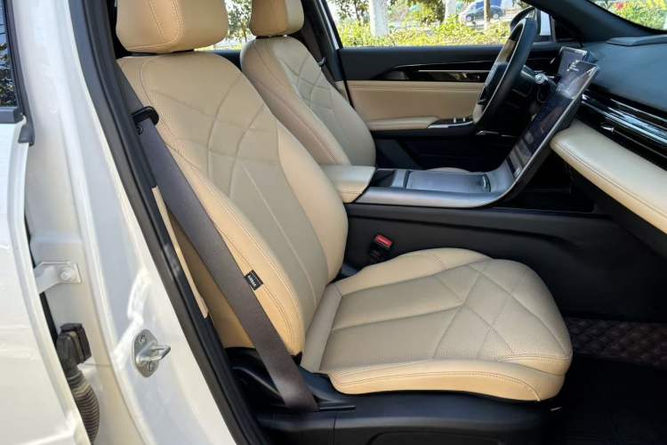 Used Geely Galaxy L6 2024 125km PLUS Dragon Edition