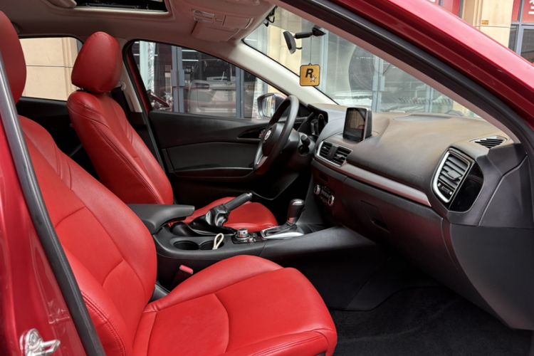 Used Mazda 3 Axela 2016 Sedan 1.5L Automatic Luxury Model