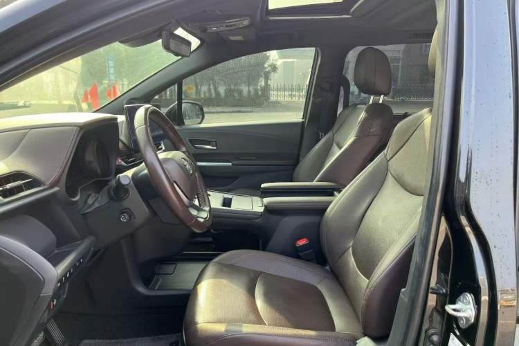 Used Toyota Sienna 2021 2.5L Hybrid Platinum Edition