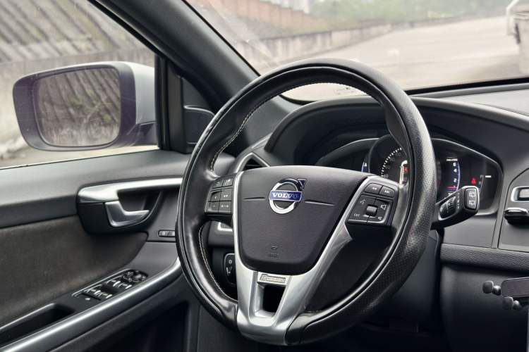 Used Volvo XC60 2017 T5 AWD Personalized Sport Upgrade Edition