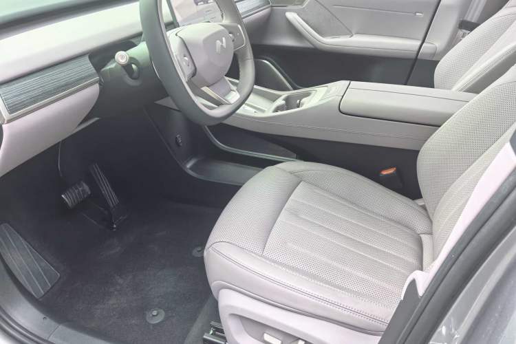 Used ONVO L60 2024 60 kWh Rear-Drive Version Interior 4