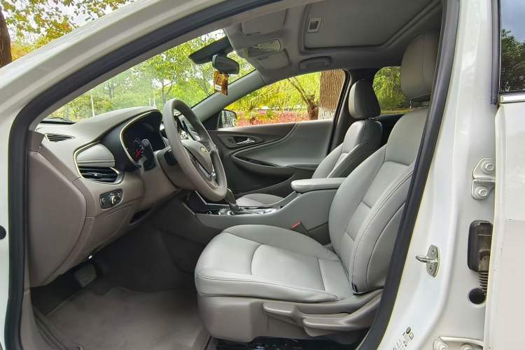 Used Chevrolet Malibu XL 2018 530T Automatic Luxury Edition Interior 5