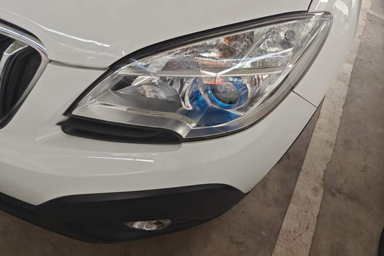 Used Buick Encore 2015 1.4T Automatic Two-Wheel Drive Urban Elite Version
