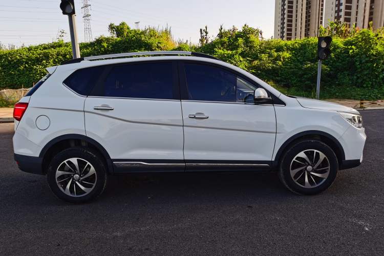 Used Baojun 560 2017 Rhythmic Edition 1.8L iAMT Prestige Model

