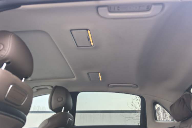 Used Mercedes-Benz E-Class 2016 E 300 L Sporty and Stylish Model