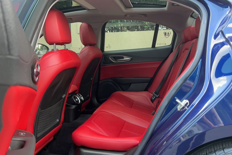 Used Alfa Romeo Giulia 2017 2.0T 200HP Luxury Edition
