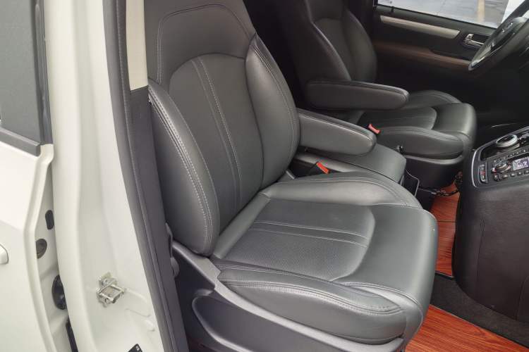 Used SAIC MAXUS G10 2021 2.0T Automatic Elite Edition Gasoline 7-Seater Exterior 7