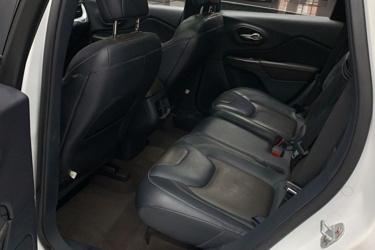 Used Jeep Cherokee 2017 2.4L Leading Edition
