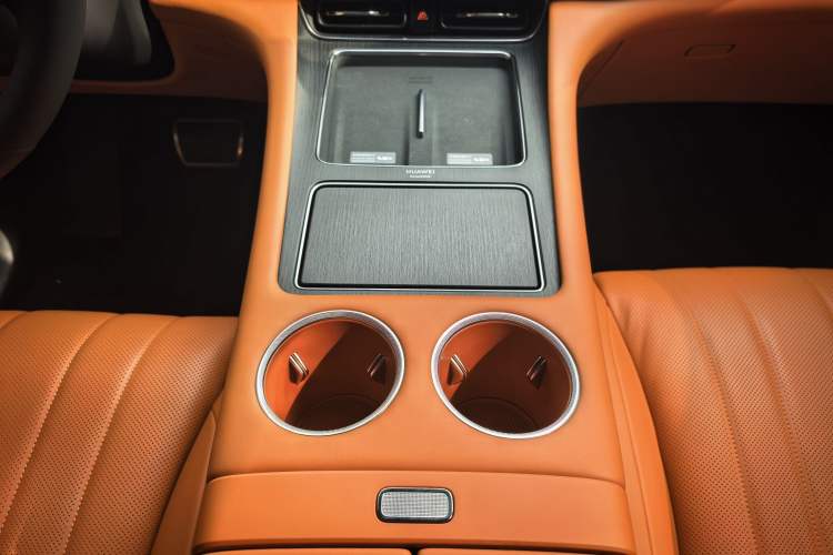 Used Hima AITO M8 2025 Extended-Range Max+ Version 53.4 kWh 6-Seater Edition