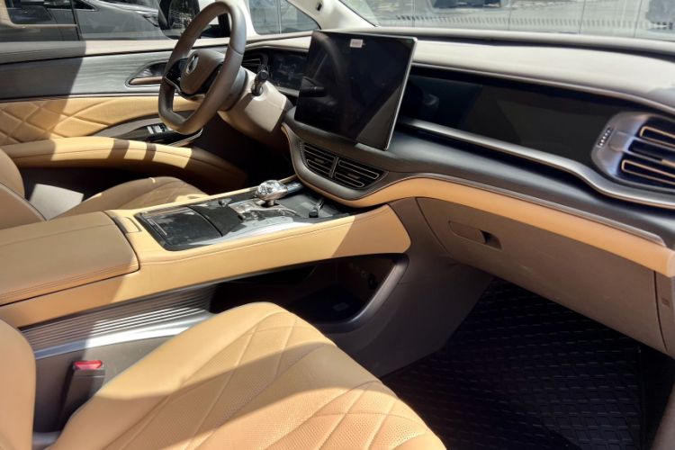 Used Denza D9 2022 DM-i 970 Four-Wheel Drive Flagship Model
