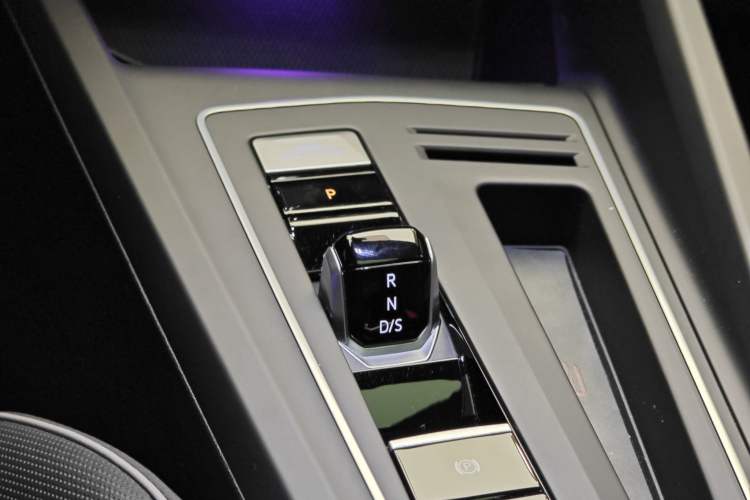 Used Volkswagen Golf 2021 280TSI DSG Pro First Edition Gear Lever