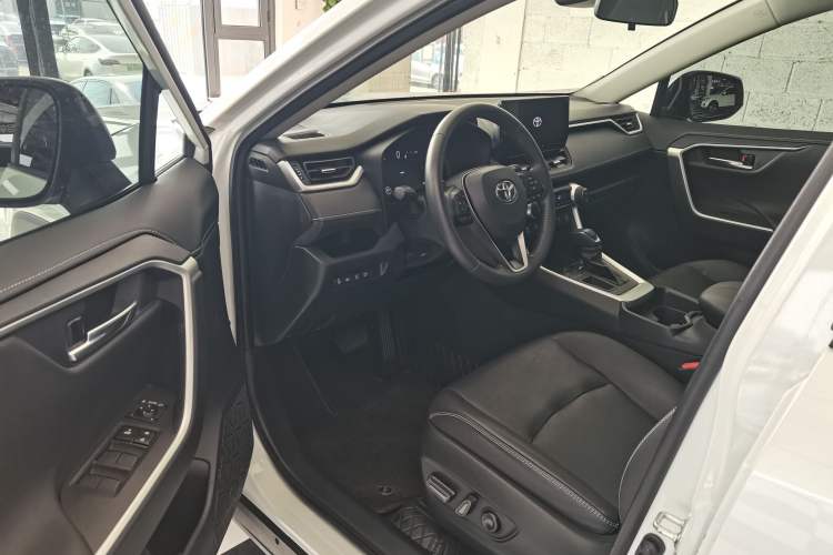 Used Toyota RAV4 2023 2.0L CVT Two-Wheel Drive Fashion Plus Edition
