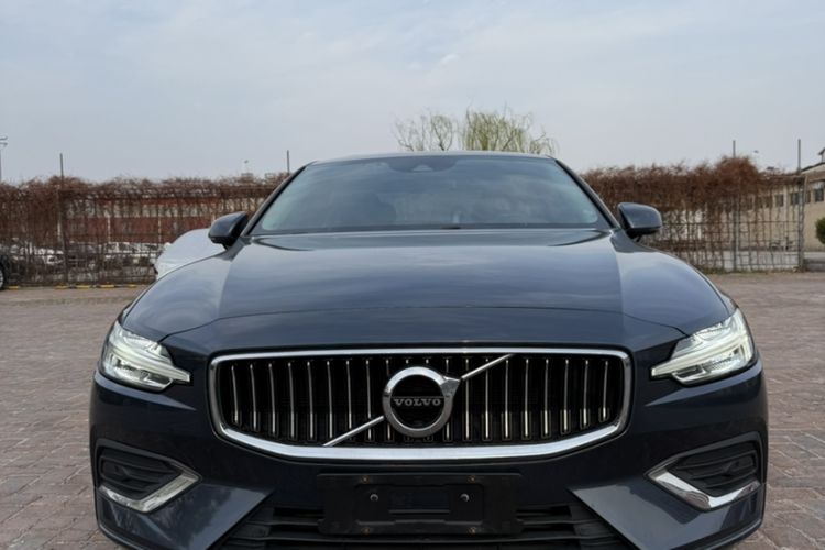 Used Volvo S60 2020 T4 Zhiyi Luxury Edition
