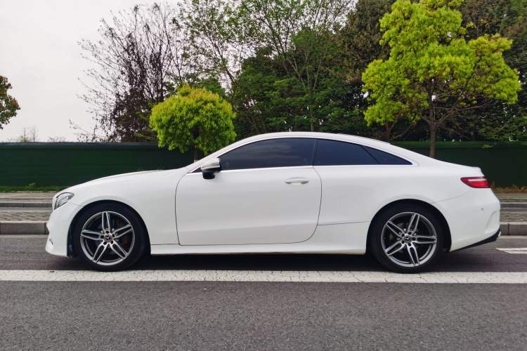Used Mercedes-Benz E-Class 2020 E 260 Coupe Exterior 4