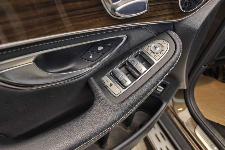 Used Mercedes-Benz GLC 2017 GLC 260 4MATIC Luxury Model
