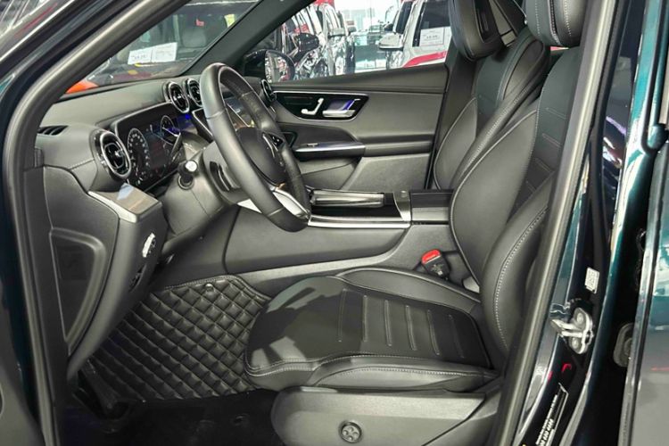 Used Mercedes-Benz GLC 2023 Facelift GLC 260 L 4MATIC Dynamic Version 5 Seats Exterior 7