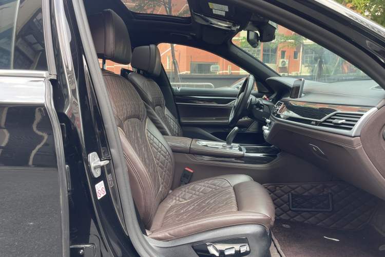 Used BMW 7 Series 2019 Updated 740Li Luxury Version M Sport Package Interior 8