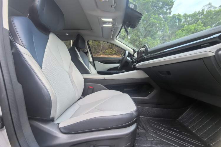 Used CHANGAN UNI-V iDD 2023 ZhiDian iDD 1.5T 113km ZhiKu Model Right Front Seat