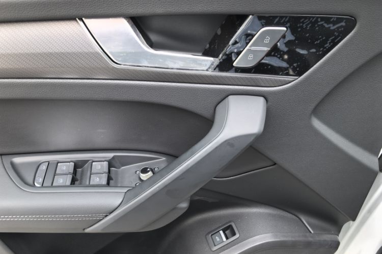 Used Audi Q5L 2023 40T Luxury Dynamic Model
