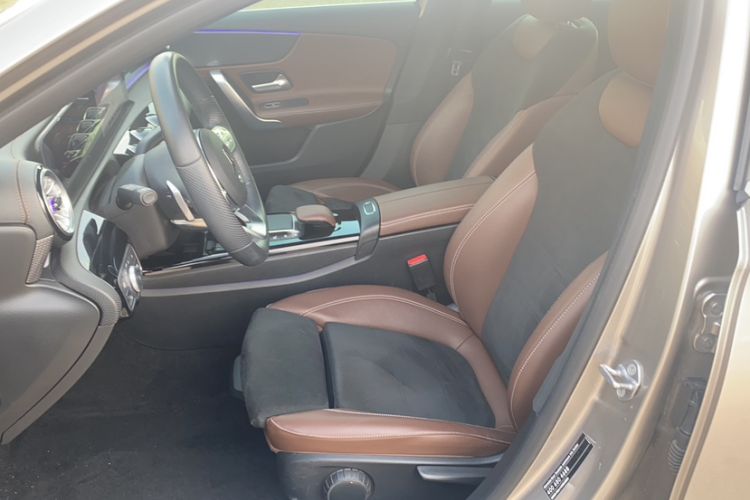 Used Mercedes-Benz A-Class 2022 Second Facelift A 200 L Sport Sedan Fashion Version
