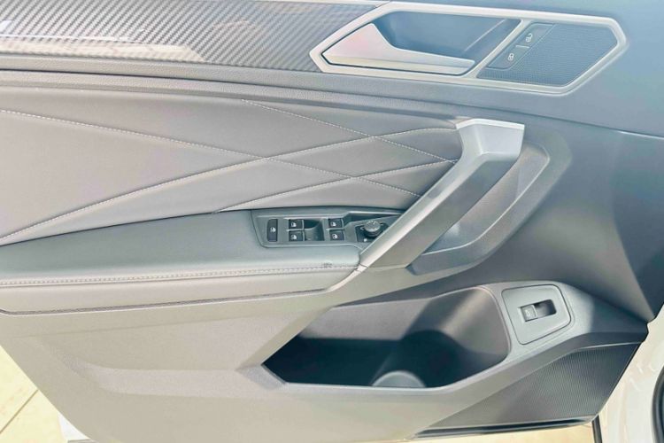 Used Volkswagen Tiguan L 2024 330TSI Automatic Two-Wheel Drive R-Line Enhanced Edition
