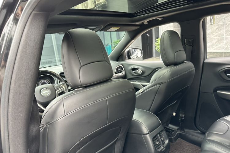 Used Jeep Cherokee 2021 2.0T Four-Wheel Drive 80th Anniversary Edition
