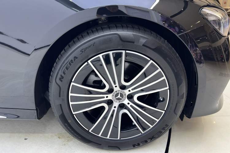 Used Mercedes-Benz E-Class 2025 E 260 L