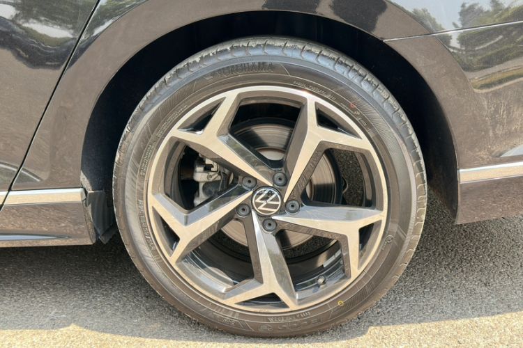 Used Volkswagen Magotan 2023 2 Million Units Limited Edition 330TSI DSG Leading Version
