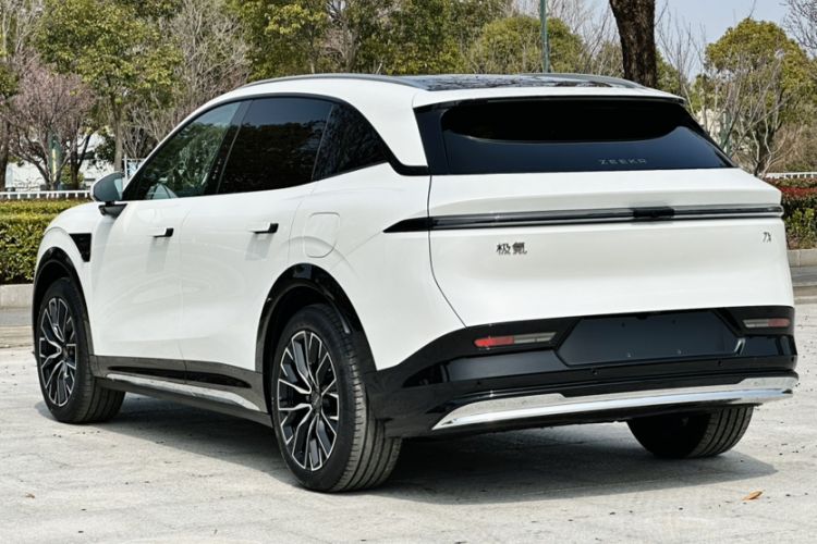 Used Zeekr 7X 2025 100 kWh Long-Range Rear-Wheel Drive with Intelligent Driving Features
