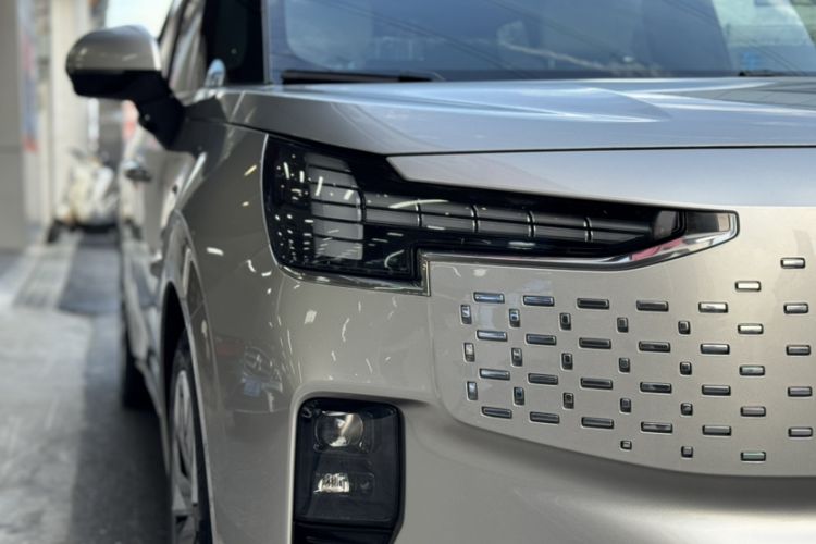 Used Volvo EM90 2025 Ultra Six-Seater
