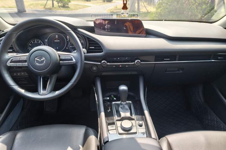 Used Mazda 3 Axela 2021 2.0L Automatic Zhiyao Edition Interior 3
